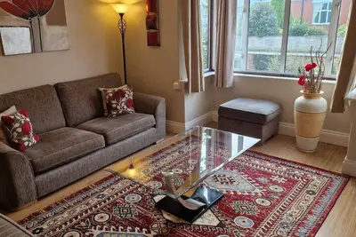 Image de Hereford City – Goldcrest House: 4-Bed with Parking Near River Wye, Sleeps 7