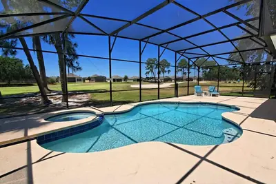 Image de Ridgewood Lakes 4 chambres 3 salles de bain piscine Designer maison, vue sur le golf Ă 15 minutes de Disney