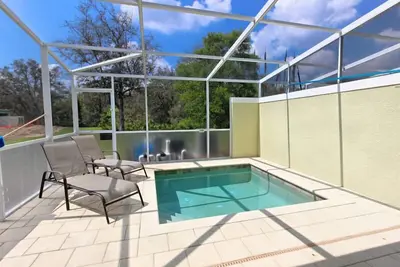 Image de Maison avec 3 chambres et 3 salles de bain avec piscine et balcon privé, piscine communautaire, club-house avec salle de sport