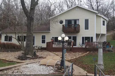 Image de Exceptional family escape - Lakefront on a flat lot in a spring fed no wake cove