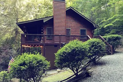 Image de Welcome to Bearadise! Charming cabin 10 minutes to downtown Blue Ridge!