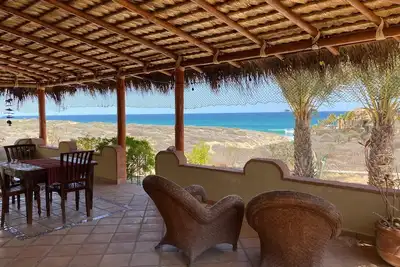 Image de Charming Beach Bungalow with Ocean View and Ac!