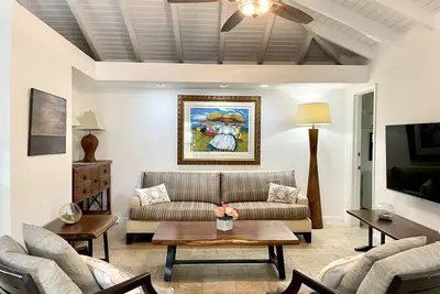 Image de The Tree House- Presidential Suite 3b\/2. 5b, sleep 6, pool, WiFi, Ac, Grace Bay Beach