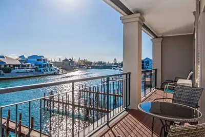 Image de Waters Edge Apartment with Jetty