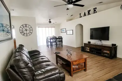 Image de Maison propre et confortable à Lake Havasu - Dort 8 - Parking bateau/camping-car + branchement 30amp