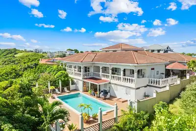 Image de Beautiful supersize villa perfect for larger families and groups. Sleeps 22