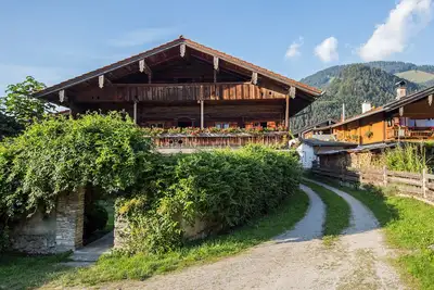 Image de Historic farmhouse in the Bavarian alps