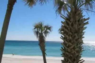 Image de Pet friendly on the beach in uncrowded building