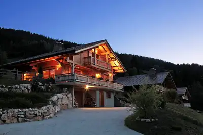 Image de Spacieux chalet standing 170m² au calme plein sud, sauna Wi-Fi vues imprenables sur Aravis