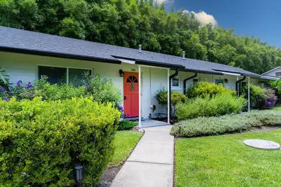 Image de Lake Cottage with screen patio, fire pit and dock, close to downtown Mt Dora