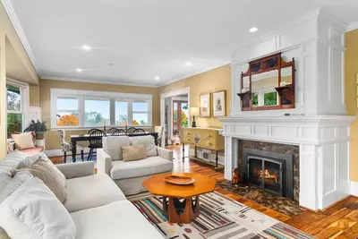 Affordable 2 Bedroom Craftsman in the Central District Close to Downtown Seattle