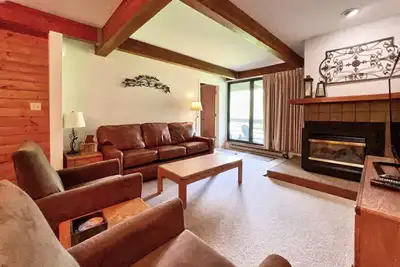 Image de Confortable Condo proche des pistes avec un bain Ă remous!