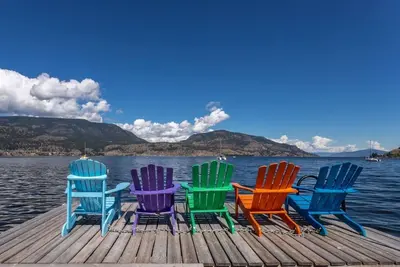 Image de Lake Front Downtown Kelowna home With beautiful dock