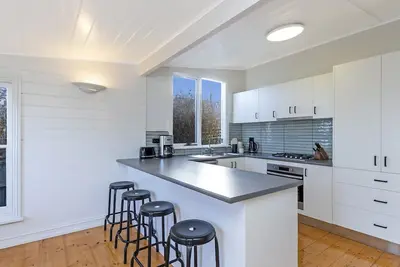 Image de A quaint little retreat for a family, situated in a quiet family friendly cul de sac.