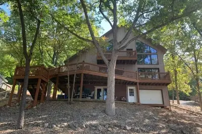 Image de Cozy 5 Bedroom 3 Bath In Cove With Dock. Sleeps 12. Basement Remodel May 2025.