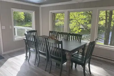 Image de Private home on beautiful Nelson Lake, Pontoon included!