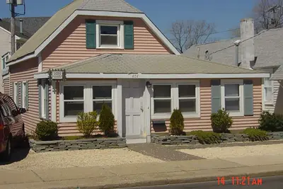 Image de Large home two floors with upper deck area.