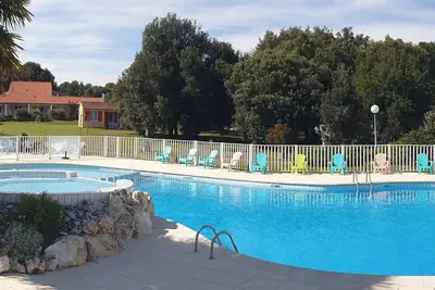 Image de Gîte indépendant 4/6 Pers dans un village vacances avec piscine