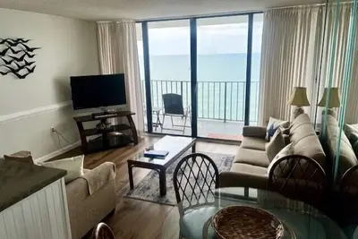 Image de Gorgeous Two Bedroom Condo Right On The Atlantic Ocean!