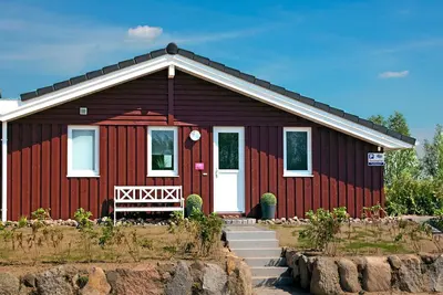 Image de Haus Meerjungfrau - In a quiet location, directly on the Salzhaff with a view of the water!