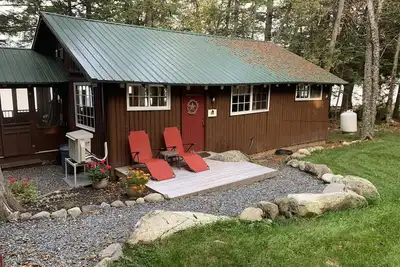 Image de Rustic Maine Camp on shores of Great Moose Lake