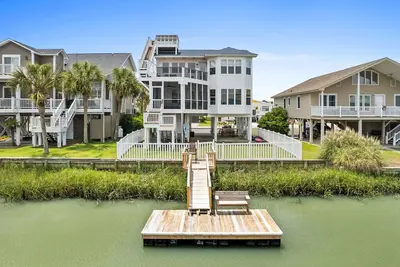 Image de Latitude Adjustment at Ocean Isle Beach, Canal front with dock, new decks