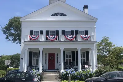 Image de Historic home in downtown Mystic-1 block from green, river, shops & restaurants