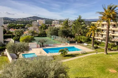 Image de Antibes 4 personnes - Piscine et Tennis - Garage