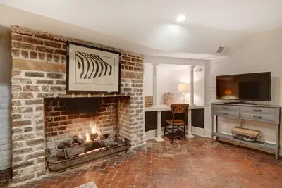 Image de Garden Level in Historic B&B on Famous Jones Street