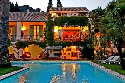 Image de Large Villa, Col de Villefranche, with pool & private tennis court