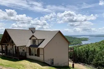 Brand New 8 Bed/8. 5 Bath Lodge with Lakeview on Indian Point