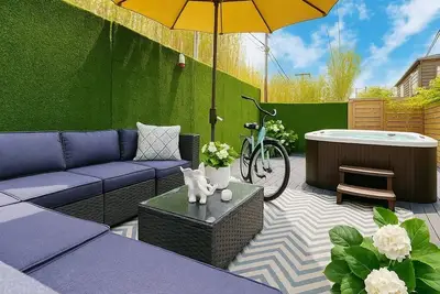 Image de Pet Friendly 4br 2 bath w/ New Hot Tub and Huge Deck in Ocean Beach near Seaview