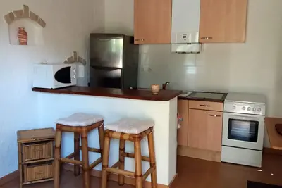 Image de petit appartement meuble a 800m de la plage