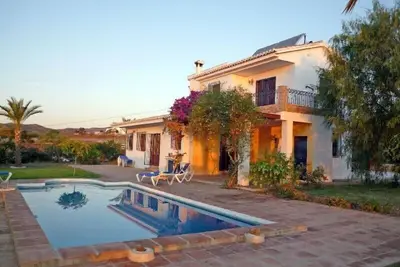 Image de Costa del Sol maison de vacances avec vue panoramique sur la mer Méditerranée.