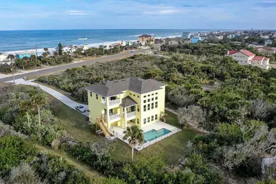 Image de 400ft to private beach. Riverfront, dock, pool, kayaks Elevator, 1. 6 acres