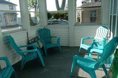 Enjoy all of Geneva-on-the-Lake from this cottage! Right off the strip!