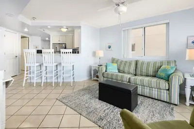 Image de Come and enjoy a wonderful stay at the ammenity-filled building!