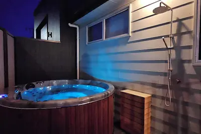 Image de Spa Encounters by the Bay - Soak, Play, Relax, Unwind and Enjoy