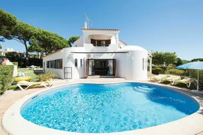 Image de Maison à Quarteira avec Piscine Privée
