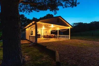 Image de 3 Bed 2 Bath Cabin on 300 acre Cattle Farm with Hot Tub and Private River Access