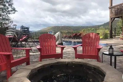 Image de Private, Stunning Mtn apartment w/80f degree pool- pool open in summer