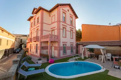 app pour 6 personne avec piscine e jacuzzi