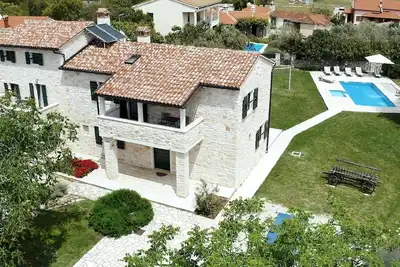 Image de Maison de vacances Kanfanar pour 8 - 12 personnes avec 4 chambres à coucher - Maison de vacances