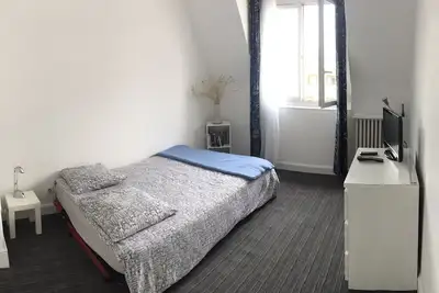 Image de sunny and convenient home in Paris