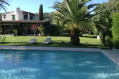 Image de Belle propriété, au calme, 5ch, parc et piscine, pied St Paul de Vence, 6km mer