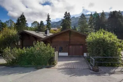 Image de Cozy Apt Overlooking the Gstaad Mountain Area