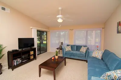 Vacation Villa just minutes drive from Siesta Key, year-round heated pool / 3640