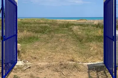 Image de The Gate On The Sea: Pearl on the Beach