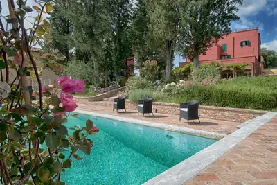 Image de Belle maison de vacances privée avec sauna, Wifi, bain à remous, piscine privée, Tv, terrasse