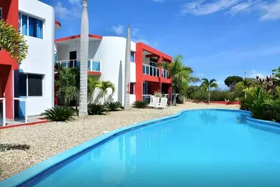 Image de Guest-Friendly 2-Bedroom Condo in Town Center Close to the Beach